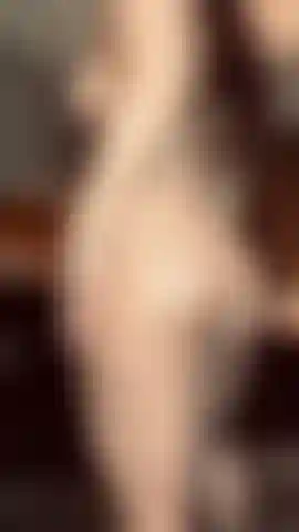 Te tentaré con mi cuerpo completo y aceitoso y estos tacones abiertos.