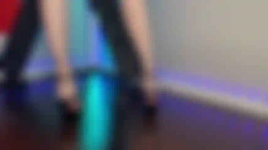 Cornuda por mis pies de diosa.